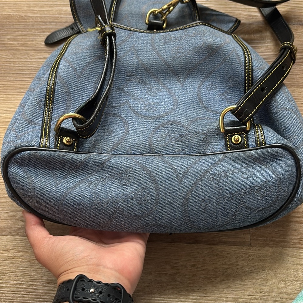Dooney & Bourke Tan and Black Bag - Picture 8 of 9